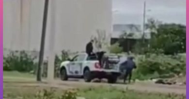 CHACO: Sancionan a policías que tiraban basura desde un patrullero