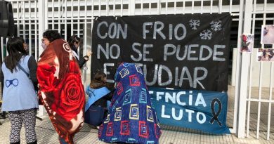 “No permitamos que maten a nuestros abuelos”: el desgarrador llamado del frazadazo contra el tarifazo que viene