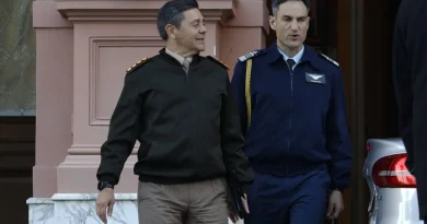 El gobierno autoriza a las Fuerzas Armadas a que trabajen de repartidores o vigiladores privados