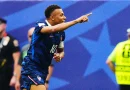 Francia sobrevive a la tormenta, Mbappé marca en su partido 100 y los galos ya están en dieciseisavos