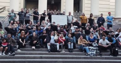 La Plata, capital del escepticismo paleontológico: el DinoNegacionismo duplica convocatoria y apunta a la naturaleza divina del ser humano La Plata, capital del escepticismo paleontológico: el DinoNegacionismo duplica convocatoria y apunta a la naturaleza divina del ser humano