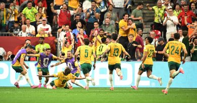 Australia cumple y derrota a Turquía en un debut con goles de Irankunda y Metcalfe