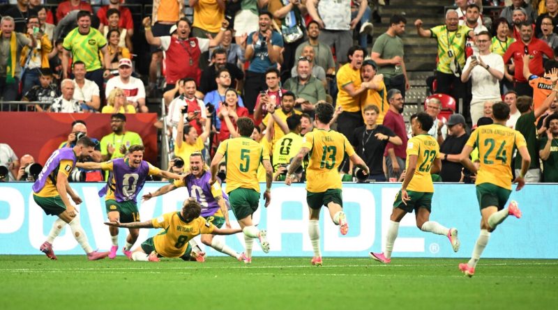 Australia cumple y derrota a Turquía en un debut con goles de Irankunda y Metcalfe