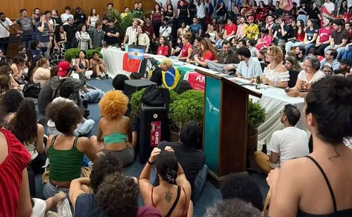 UNILA: La trinchera de la Patria Grande donde los estudiantes le declaran la guerra a la Doctrina Monroe UNILA: La trinchera de la Patria Grande donde los estudiantes le declaran la guerra a la Doctrina Monroe